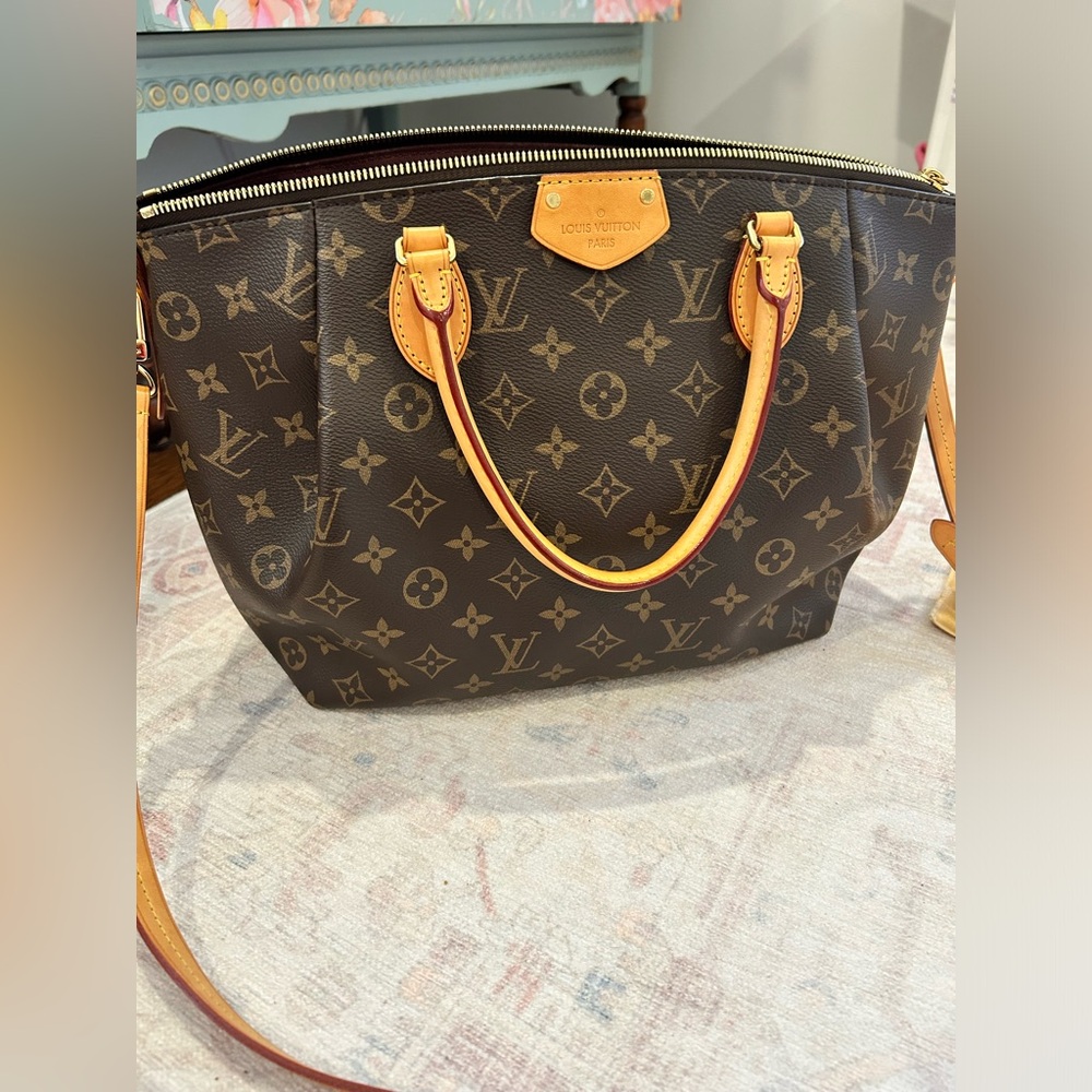Authentic Louis Vuitton Turenne PM - barely used in brand new condition!